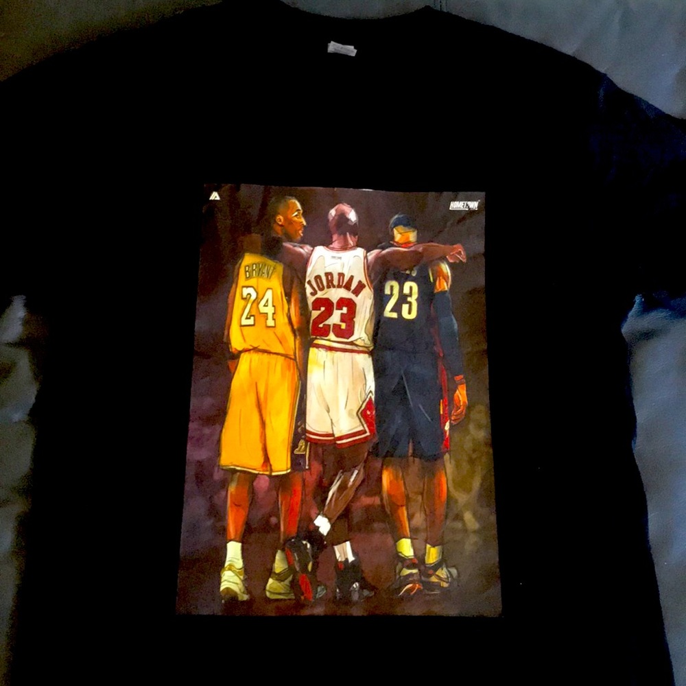 Basketball T-shirt, rare oldschool jordan basketball T-shirt , It’s a Large,
